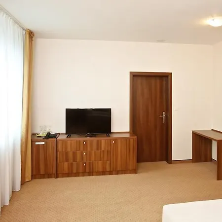 Hotel Arman 3*