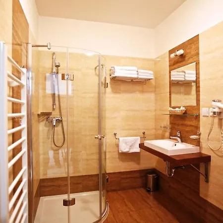 Arman Hotel 3*