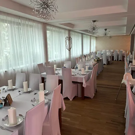 Hotel Arman 3*