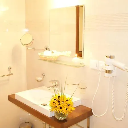 Arman Hotel
